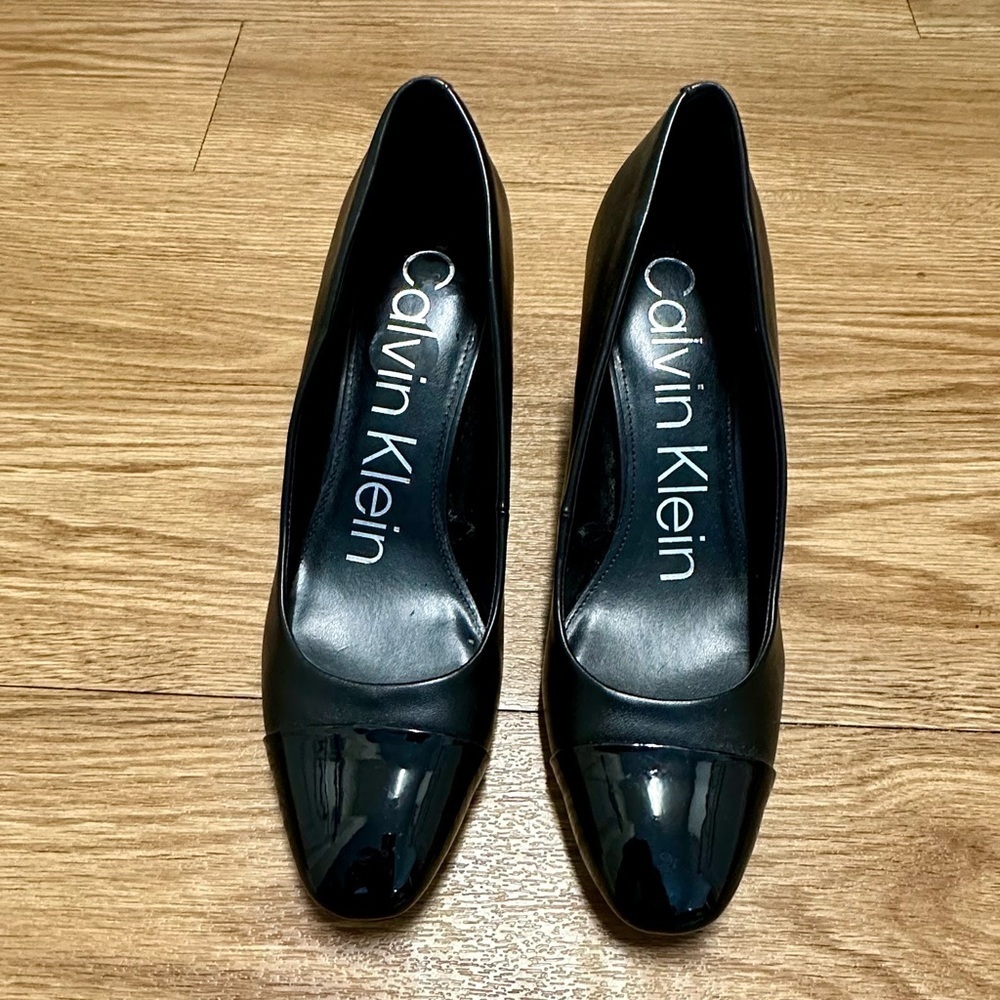 Calvin Klein tone two black pumps - Picture 2 of 10